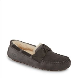 NIB UGG DAKOTA BOW SLIPPER
